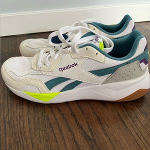 Reebok Classic Nylon Sneaker White Purple size 8 with Ortholite cushioning